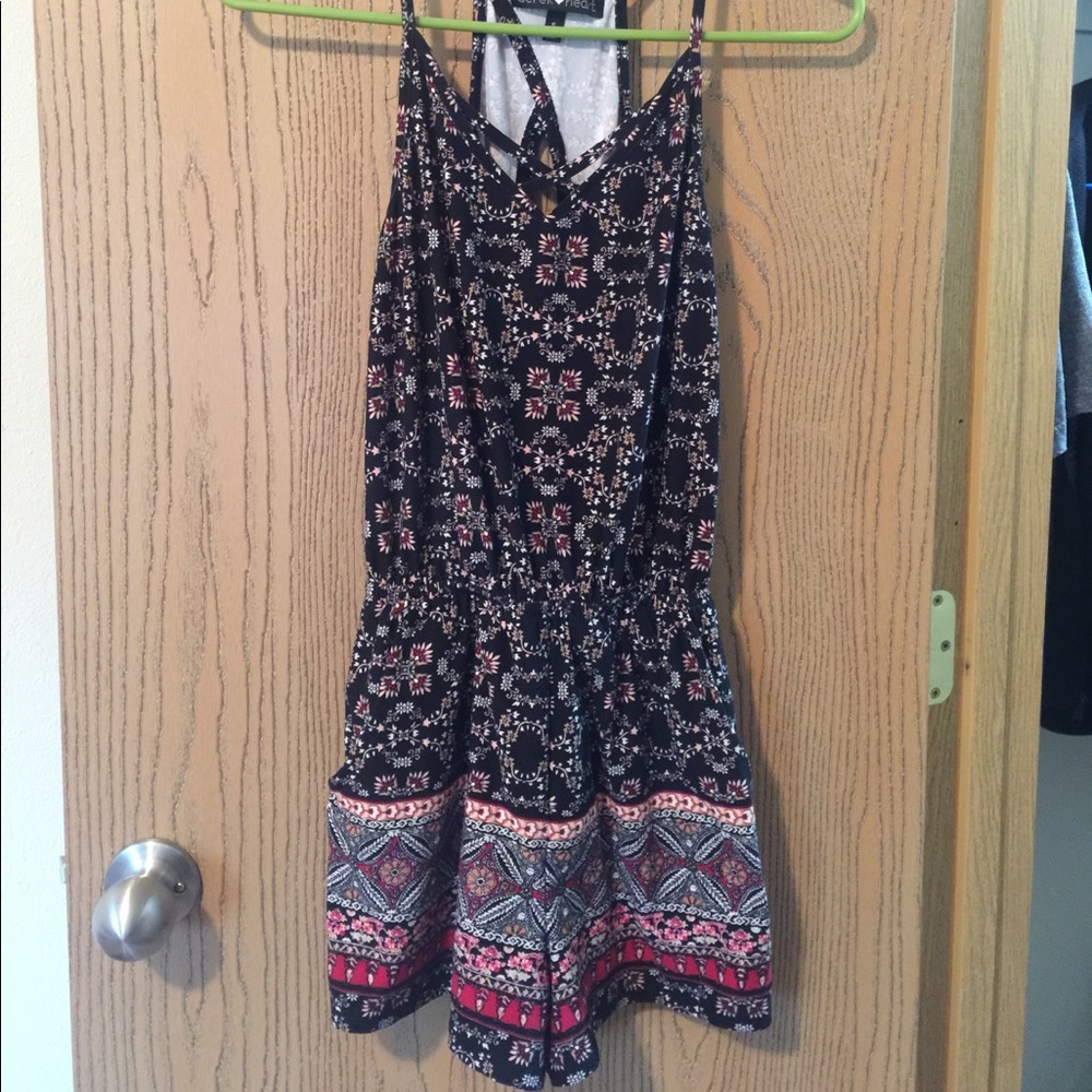 Romper w/ cutout back, elastic waist & gorg fabric